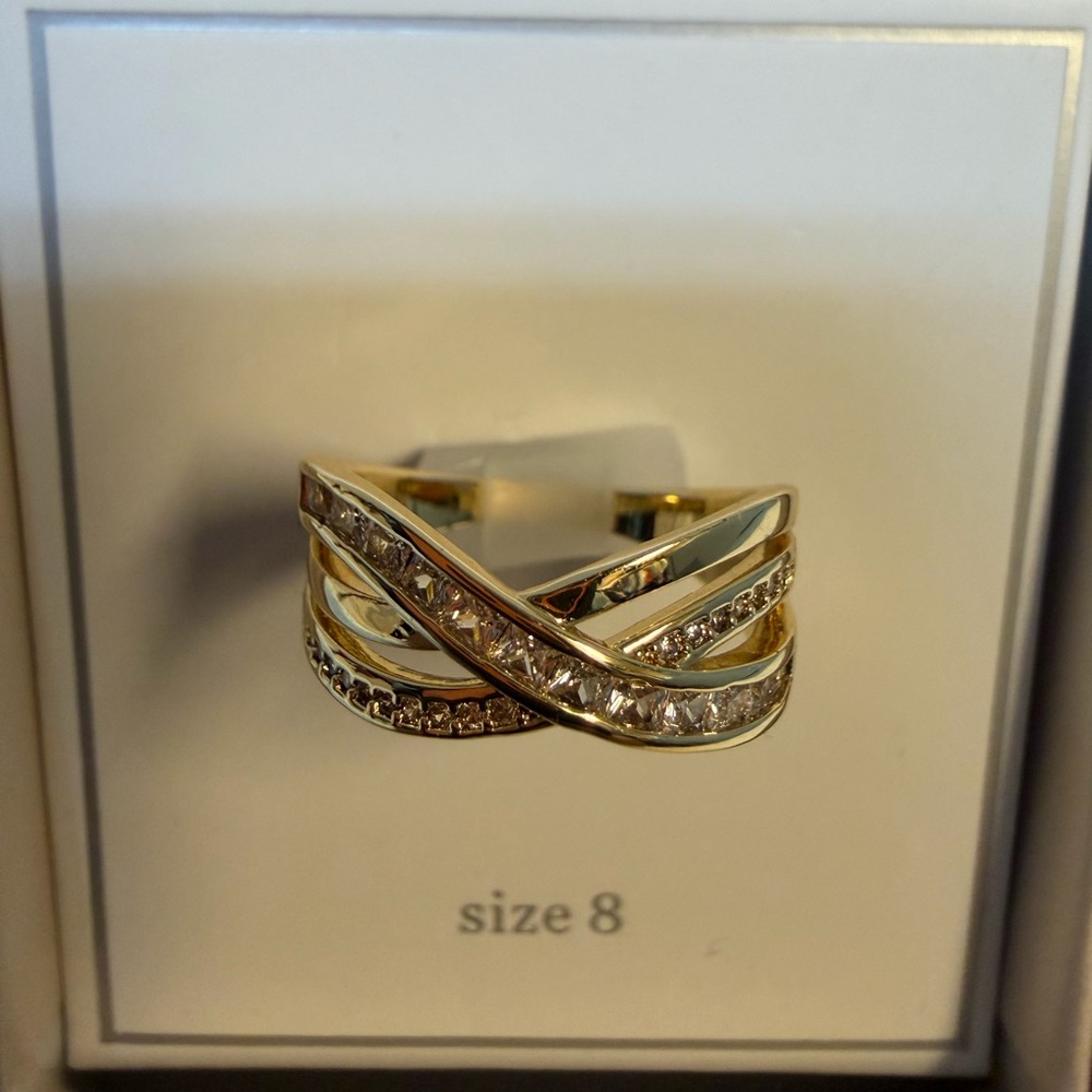 Elegant Gold and Silver Women's Ring